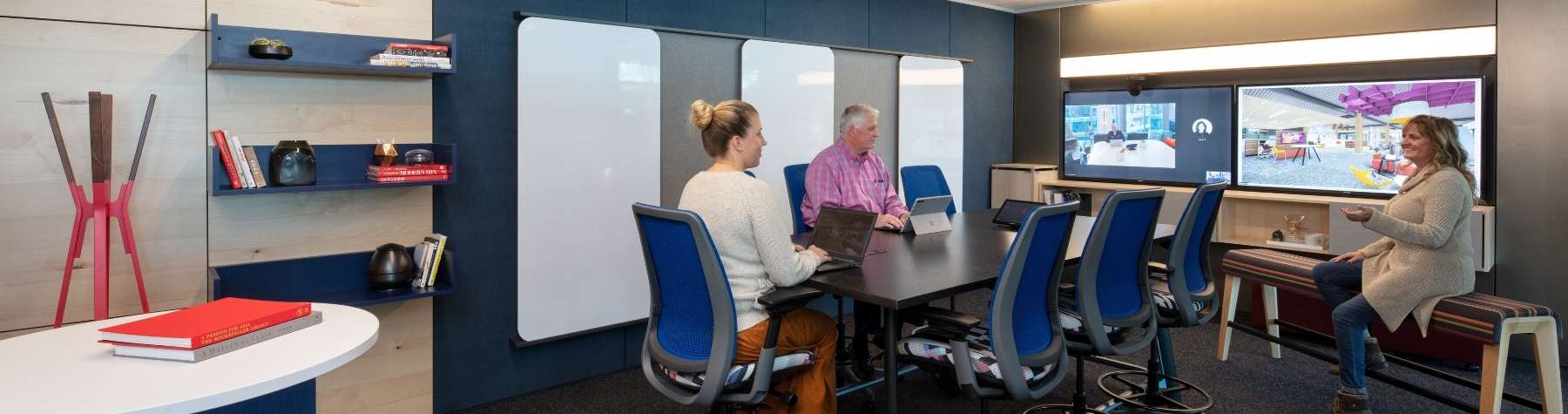 Collaborate as a group using analog whiteboards, dual displays, and multiple seating areas in team studio. 